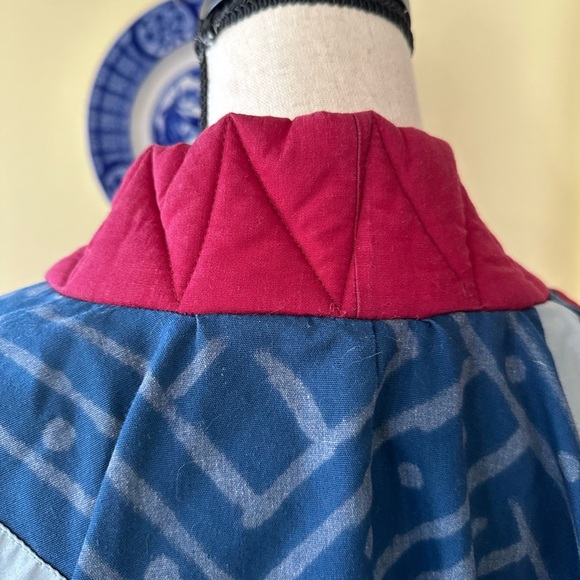 Beautiful Vintage Handmade Quilted Kimono Pullover Poncho with Uneven Hem - Picture 6 of 6